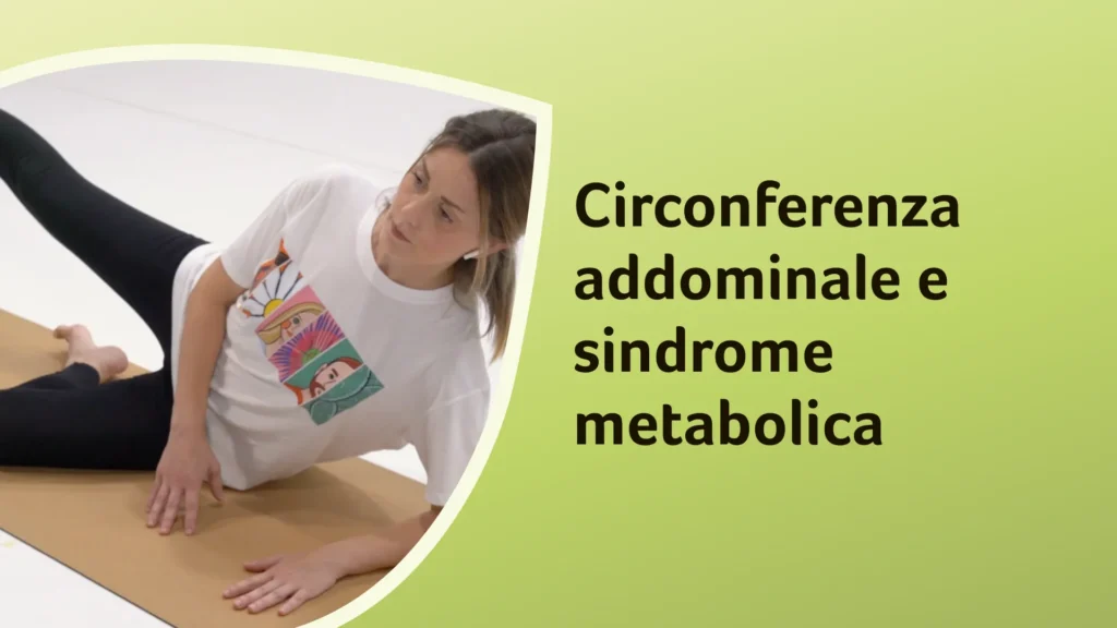 La dottoressa Bernardini sdraiata su un fianco, solleva una gamba durante un esercizio per la zona addominale. Sullo sfondo è riportato il titolo dell'episodio: “Circonferenza addominale e sindrome metabolica”.
