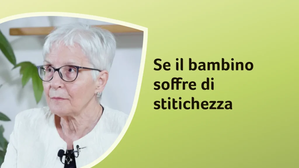 La dottoressa Murgia guarda lateralmente, affrontando il tema della stitichezza nei più piccoli. Sullo sfondo è riportato il titolo dell'episodio: "Se il bambino soffre di stitichezza".