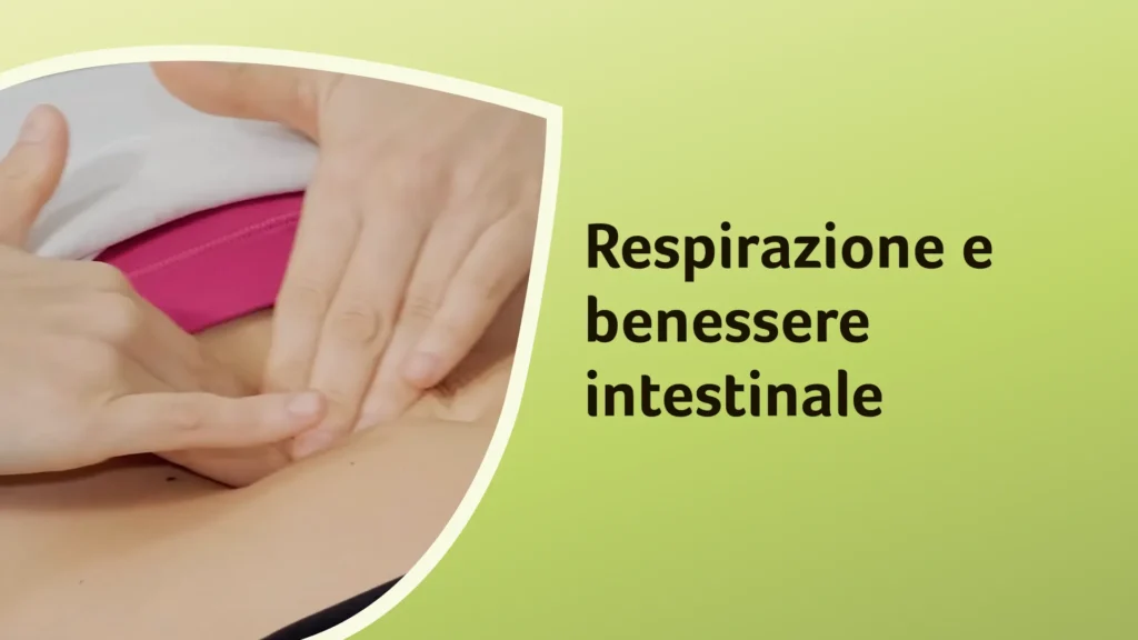 Un dettaglio ravvicinato mostra le mani della dottoressa Compagni che massaggiano delicatamente l’addome. Sullo sfondo è riportato il titolo dell'episodio "Respirazione e benessere intestinale".