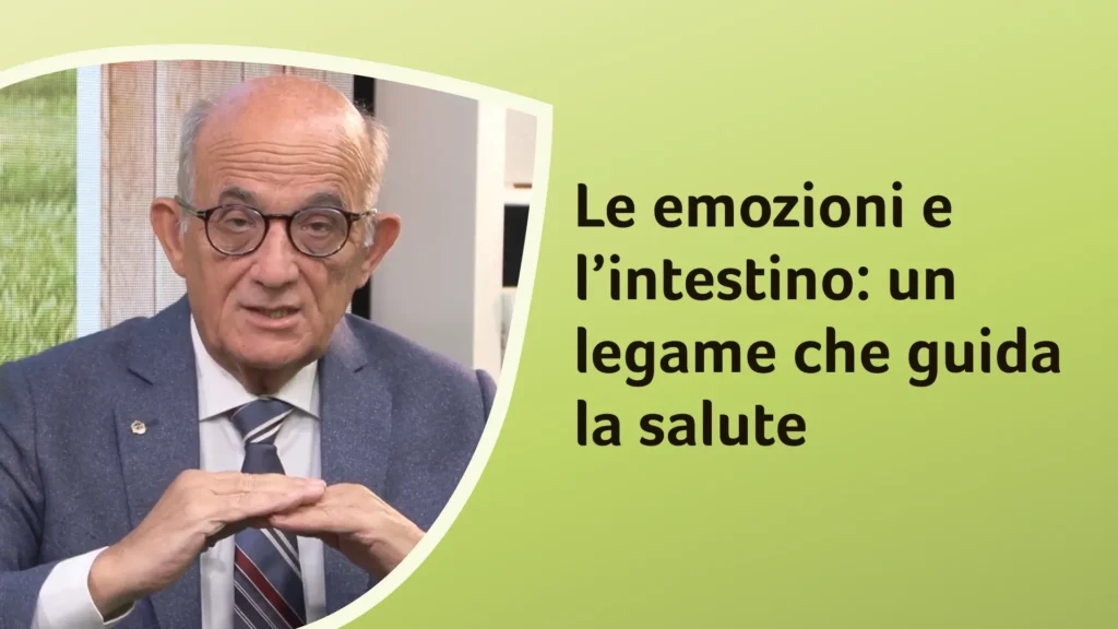 Il dottor Rossi parla frontalmente, con tono coinvolto. Sullo sfondo è riportato il titolo dell'episodio "Le emozioni e l’intestino: un legame che guida la salute"
