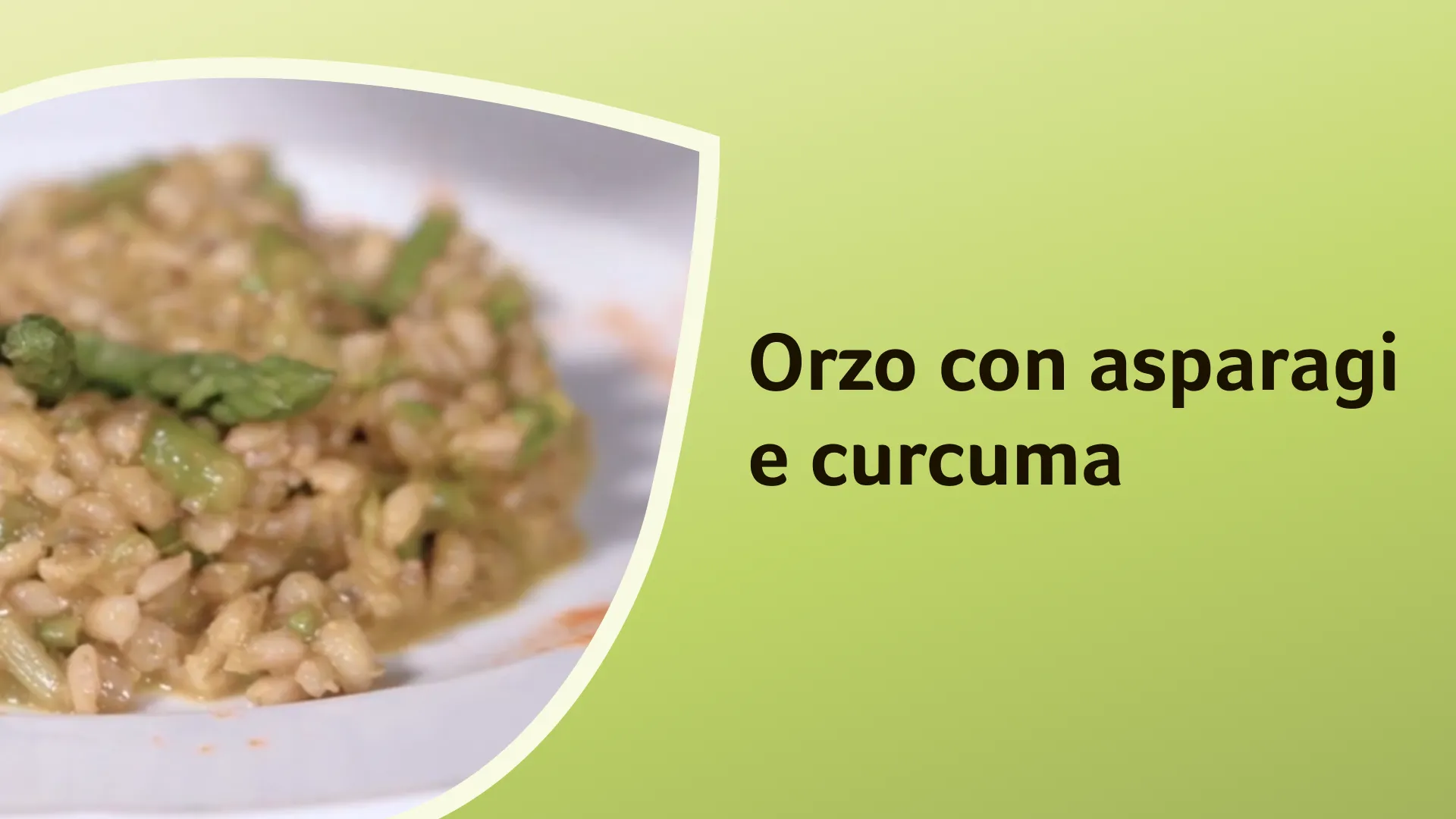 piatto di orzo mantecato con asparagi