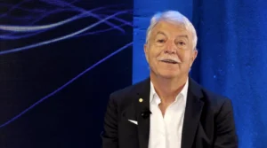 dottor Ventriglia durante la presentazione del corso sorride alla videocamera