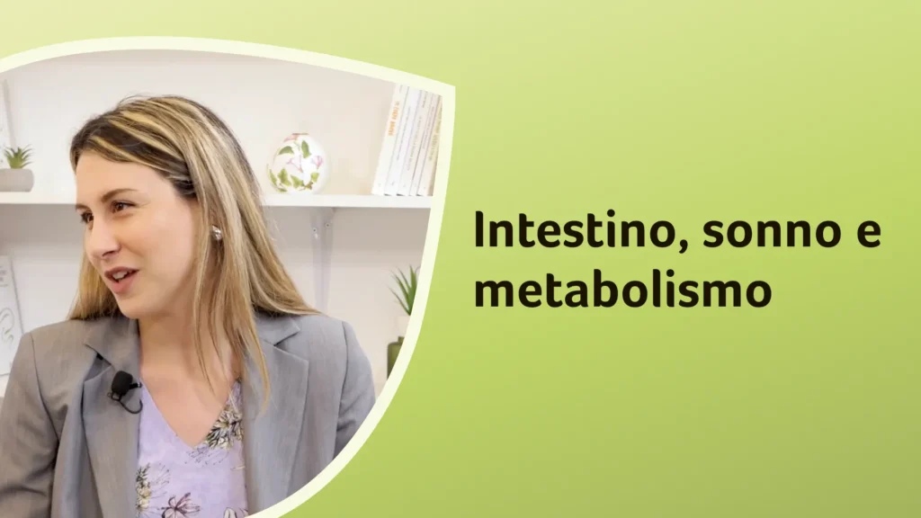 La dottoressa Freddoni parla con il dottor Rossi. Sullo sfondo è riportato il titolo dell'episodio "Intestino, sonno e metabolismo"